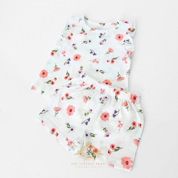 NWT Pretty Girls 2 Piece Matching Set Top & Shorts Lovely Flowers Summer 6-9M - Picture 2 of 2